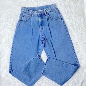 Vintage 90’s Levi’s high waisted pleated tapered leg jeans